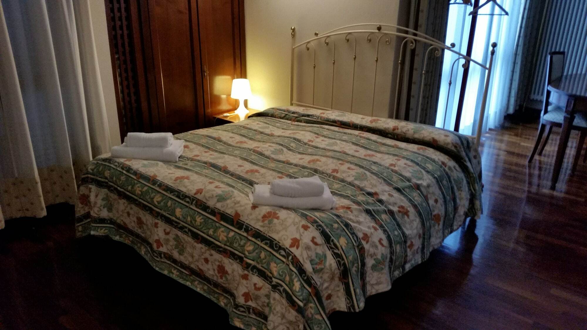 Gira Guest House Como Exteriör bild